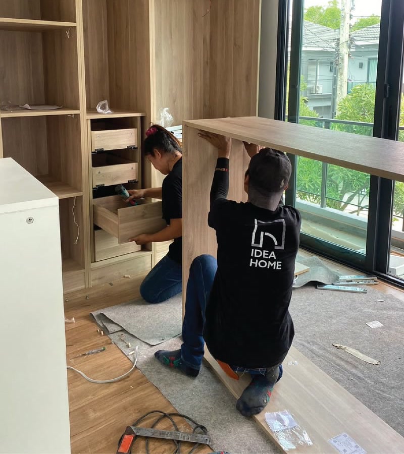 ทีมช่าง IDEA HOME ติดตั้งเฟอร์นิเจอร์ Built-in จริงหน้างาน